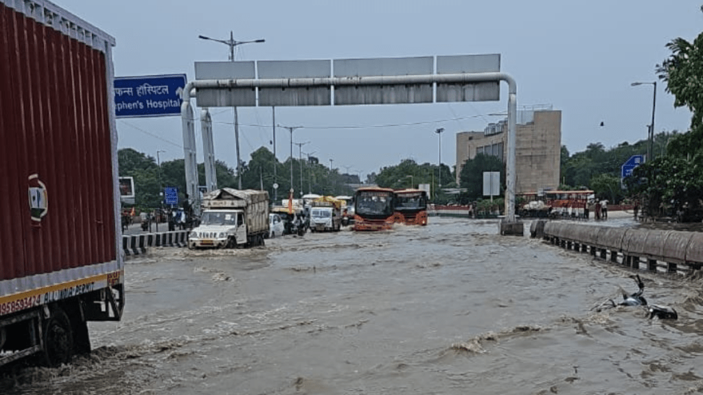 Delhi-Flood-Yamuna-River-inhindiwise